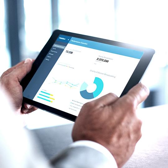 Hyödynnä automaatiota close up of hands holding a tablet showing a graph