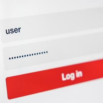 Miksi yritysten tulisi valvoa verkkoaan? close up of login screen