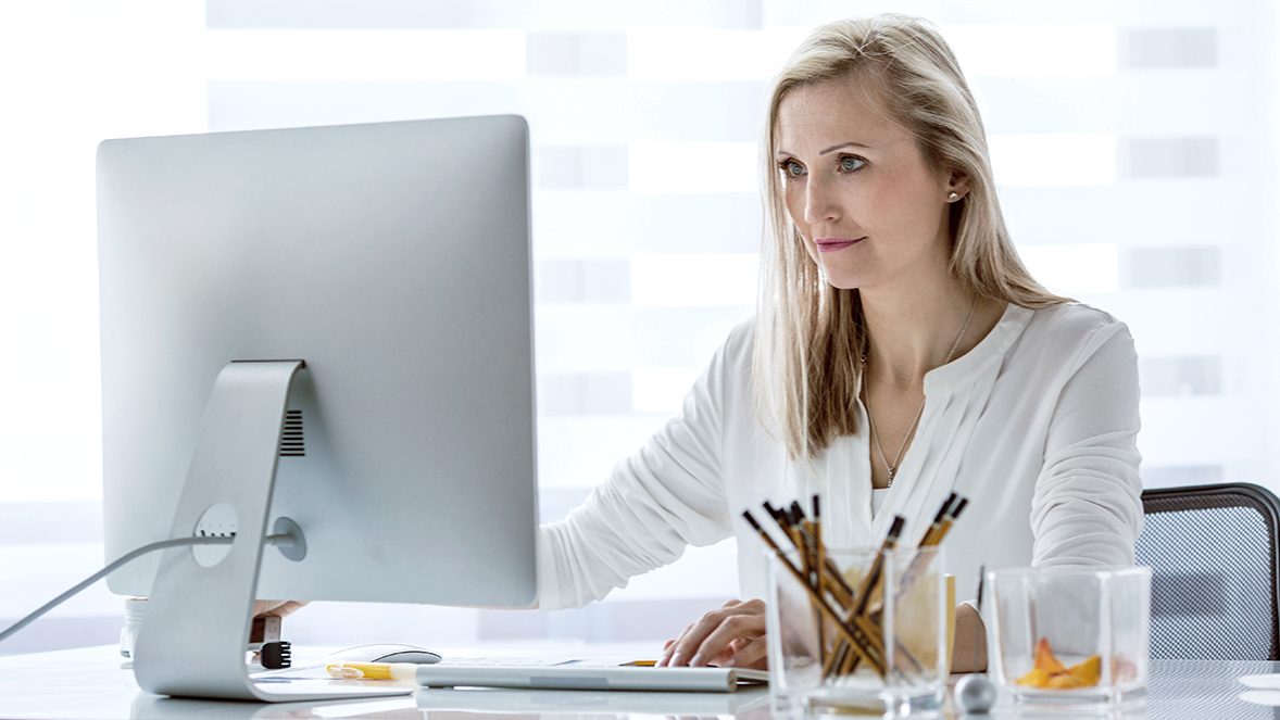 woman working on pc woman working on pc